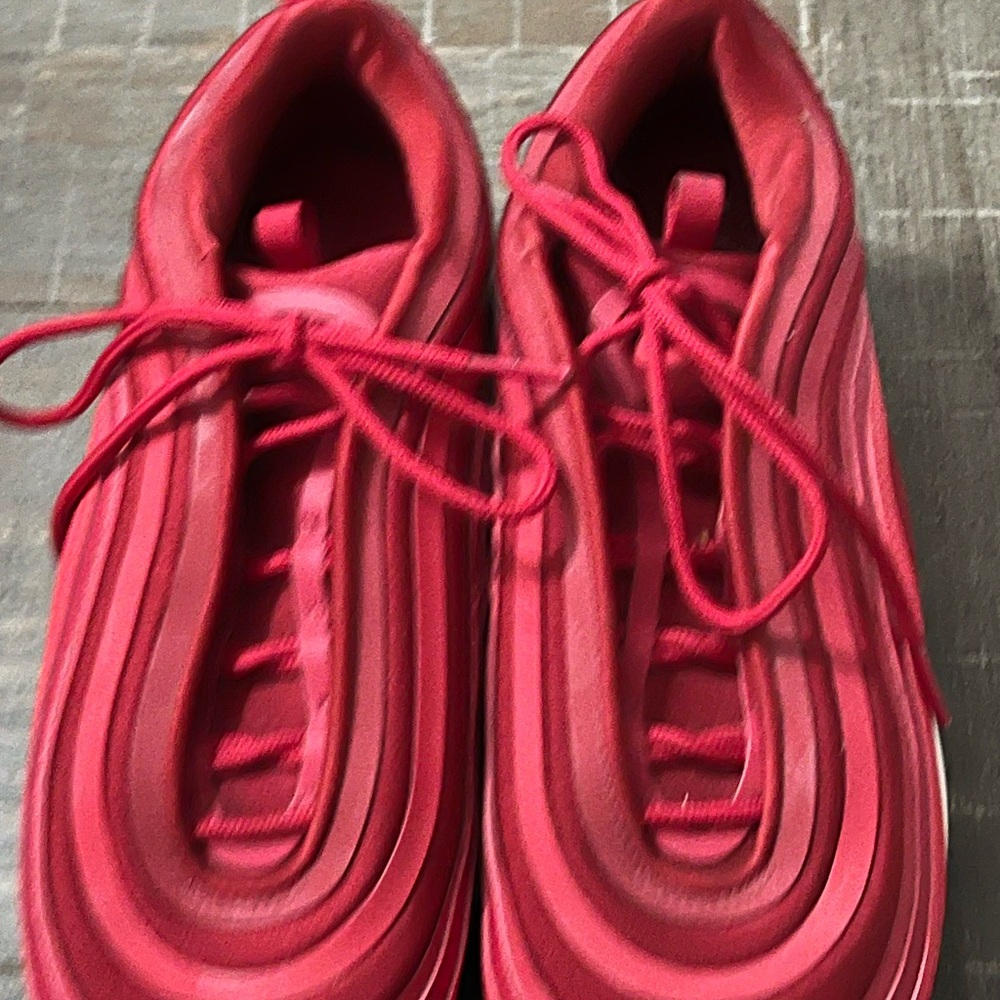 Nike low top red sneakers